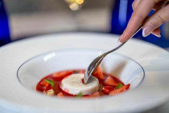 Celebrity Cruises, Celebrity Edge, Blu ©CEL.jpg